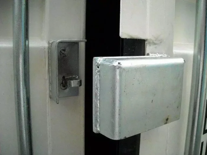 Shipping Container Lock Box – Secure protection for your pad lock
